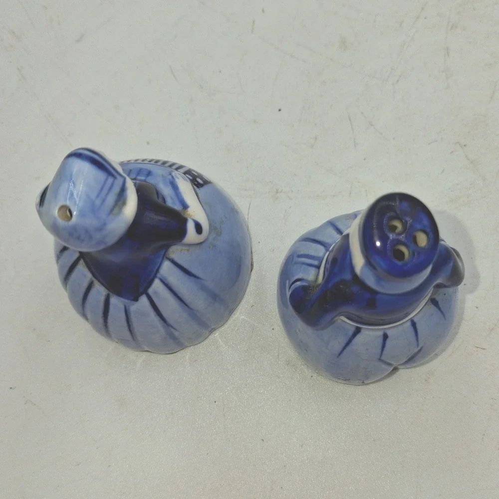 Vintage Elesva Holland Dutch Boy and Girl Salt and Pepper Shakers Blue White